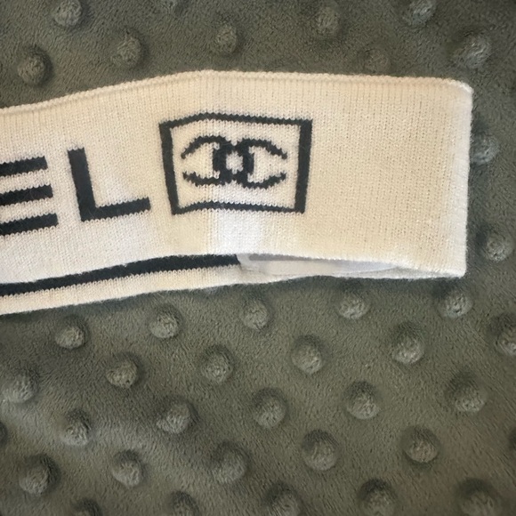 CHANEL Hair Band - Picture 3 of 3